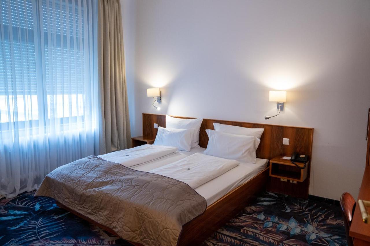 Hotel Etol バーデン＝バーデン エクステリア 写真